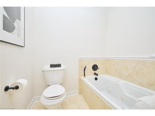 33 Berkwood Place, Fonthill, ON - Indoor Photo Showing Bathroom