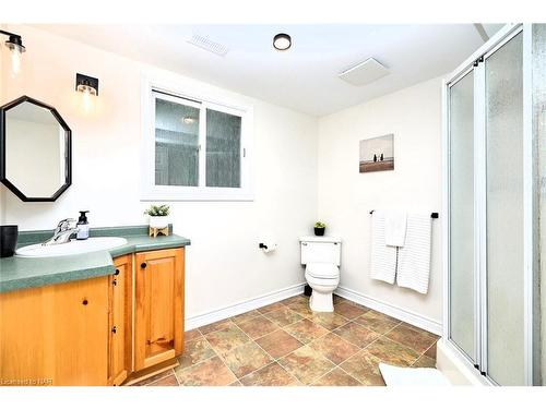 33 Berkwood Place, Fonthill, ON - Indoor Photo Showing Bathroom