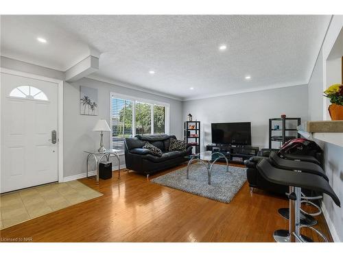 436 Bunting Road, St. Catharines, ON - Indoor Photo Showing Living Room