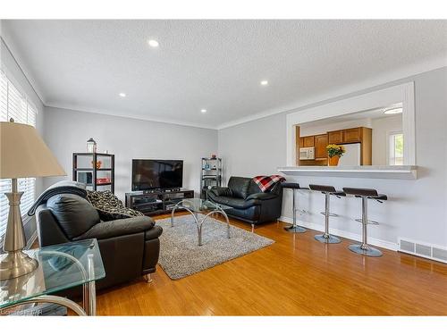 436 Bunting Road, St. Catharines, ON - Indoor Photo Showing Living Room