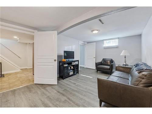 436 Bunting Road, St. Catharines, ON - Indoor Photo Showing Living Room