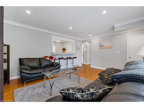 436 Bunting Road, St. Catharines, ON - Indoor Photo Showing Living Room