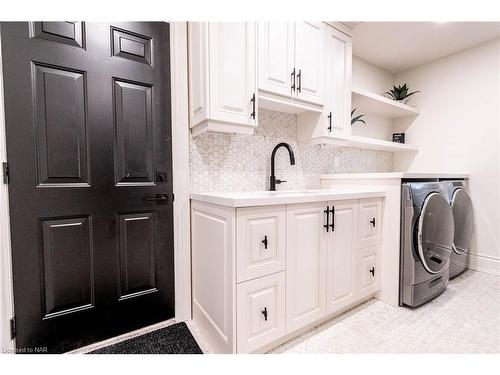 76 Adriatic Boulevard, Stoney Creek, ON - Indoor Photo Showing Laundry Room