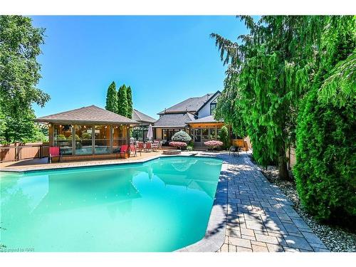 76 Adriatic Boulevard, Stoney Creek, ON - Outdoor With In Ground Pool With Backyard