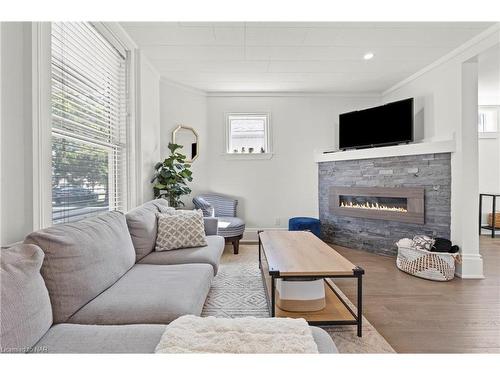 11 Shelley Avenue, St. Catharines, ON - Indoor Photo Showing Living Room With Fireplace