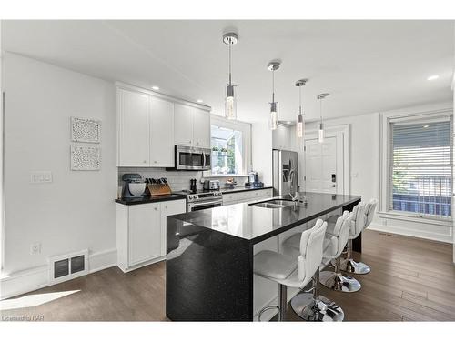 11 Shelley Avenue, St. Catharines, ON - Indoor Photo Showing Kitchen With Double Sink With Upgraded Kitchen