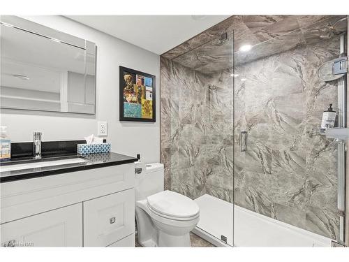 11 Shelley Avenue, St. Catharines, ON - Indoor Photo Showing Bathroom