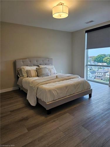 703-118 West Street, Port Colborne, ON - Indoor Photo Showing Bedroom