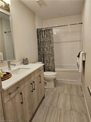 703-118 West Street, Port Colborne, ON - Indoor Photo Showing Bathroom