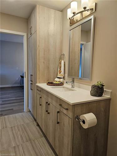 703-118 West Street, Port Colborne, ON - Indoor Photo Showing Bathroom