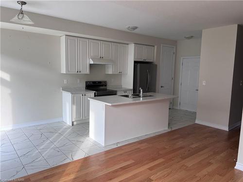 29 Ever Sweet Way Way, Thorold, ON - Indoor Photo Showing Kitchen