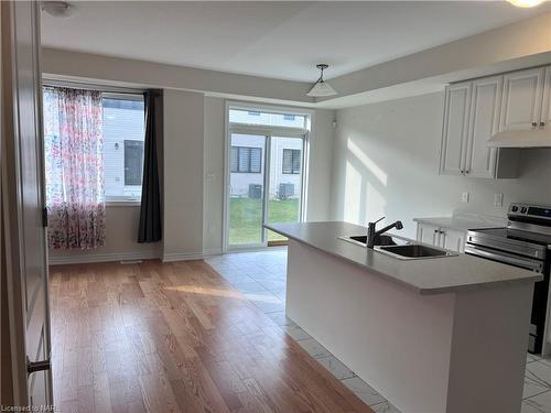 29 Ever Sweet Way Way, Thorold, ON - Indoor Photo Showing Kitchen With Double Sink