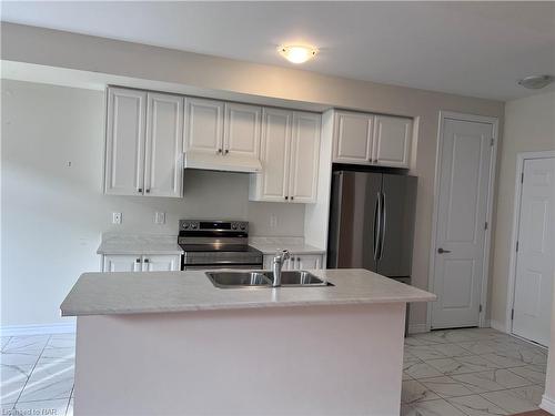 29 Ever Sweet Way Way, Thorold, ON - Indoor Photo Showing Kitchen With Double Sink