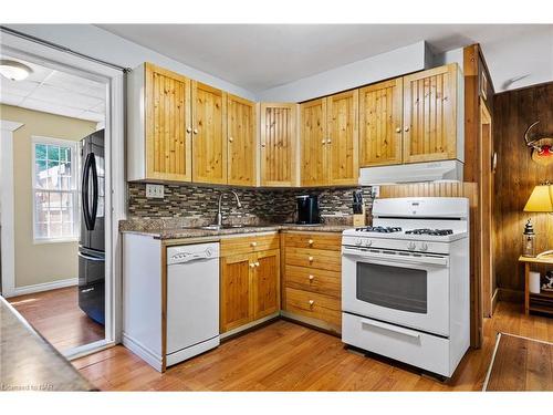 10567 Maplewood Drive, Wainfleet, ON - Indoor Photo Showing Kitchen