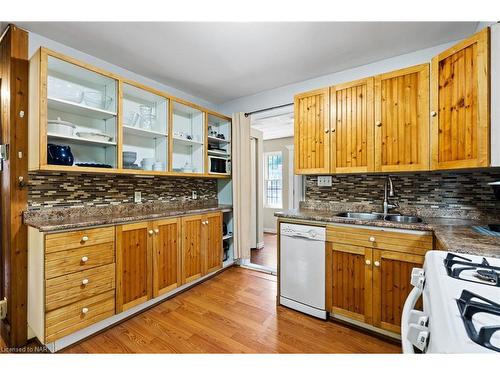 10567 Maplewood Drive, Wainfleet, ON - Indoor Photo Showing Kitchen