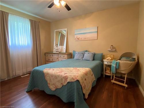 415 Washington Road, Fort Erie, ON - Indoor Photo Showing Bedroom