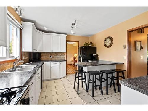 40 Gaspare Drive, Port Colborne, ON - Indoor Photo Showing Kitchen With Double Sink