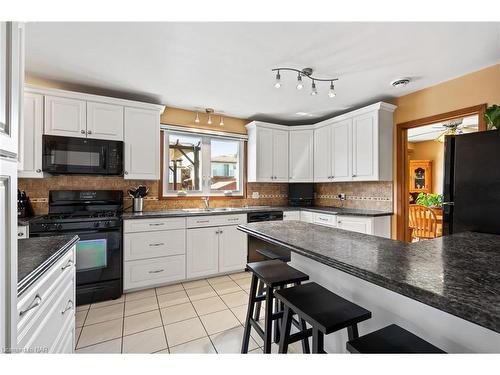 40 Gaspare Drive, Port Colborne, ON - Indoor Photo Showing Kitchen With Double Sink