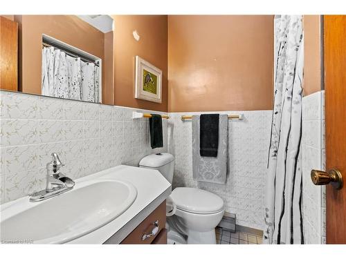 40 Gaspare Drive, Port Colborne, ON - Indoor Photo Showing Bathroom