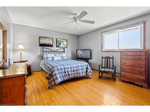 40 Gaspare Drive, Port Colborne, ON - Indoor Photo Showing Bedroom