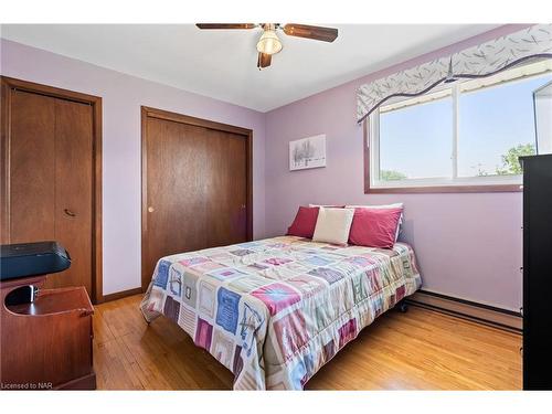 40 Gaspare Drive, Port Colborne, ON - Indoor Photo Showing Bedroom