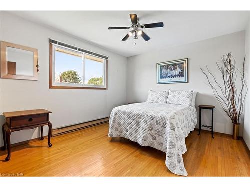 40 Gaspare Drive, Port Colborne, ON - Indoor Photo Showing Bedroom