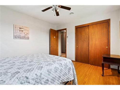 40 Gaspare Drive, Port Colborne, ON - Indoor Photo Showing Bedroom