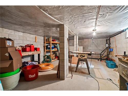 40 Gaspare Drive, Port Colborne, ON - Indoor Photo Showing Garage