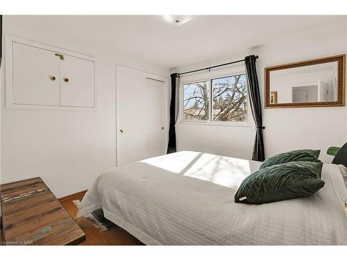 305 Centre Street, Niagara-On-The-Lake, ON - Indoor Photo Showing Bedroom