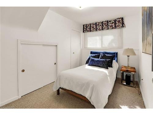 305 Centre Street, Niagara-On-The-Lake, ON - Indoor Photo Showing Bedroom