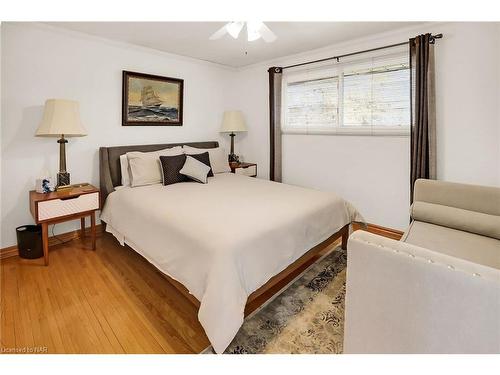 305 Centre Street, Niagara-On-The-Lake, ON - Indoor Photo Showing Bedroom