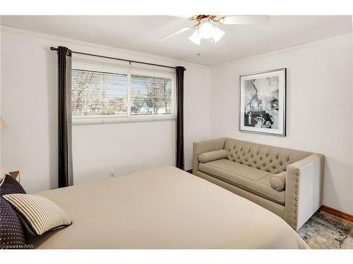 305 Centre Street, Niagara-On-The-Lake, ON - Indoor Photo Showing Bedroom