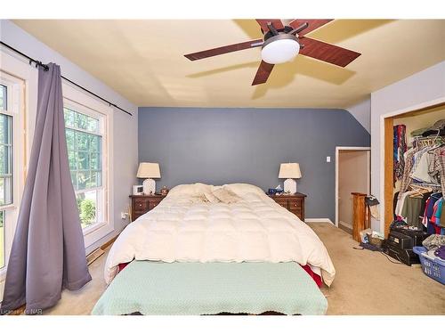 7205 Sharon Avenue, Niagara Falls, ON - Indoor Photo Showing Bedroom