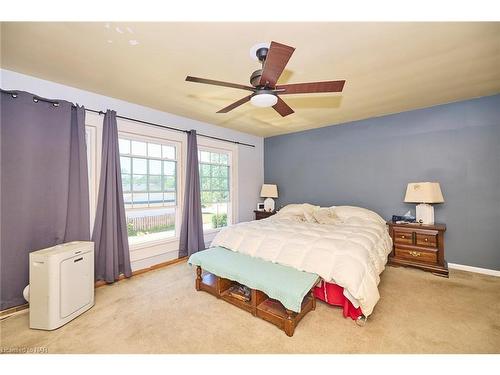 7205 Sharon Avenue, Niagara Falls, ON - Indoor Photo Showing Bedroom