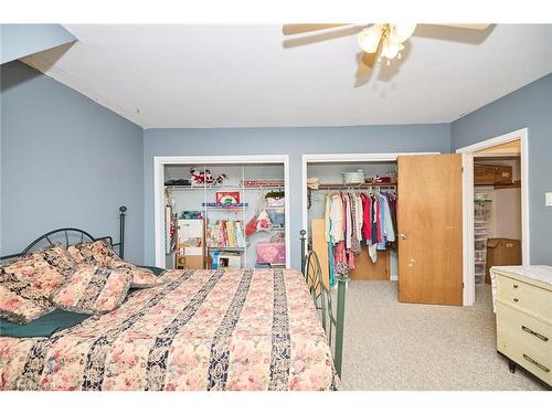 7205 Sharon Avenue, Niagara Falls, ON - Indoor Photo Showing Bedroom