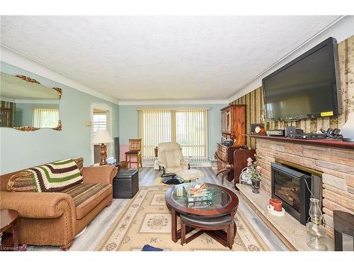 7205 Sharon Avenue, Niagara Falls, ON - Indoor Photo Showing Living Room With Fireplace