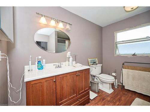 7205 Sharon Avenue, Niagara Falls, ON - Indoor Photo Showing Bathroom