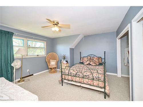 7205 Sharon Avenue, Niagara Falls, ON - Indoor Photo Showing Bedroom