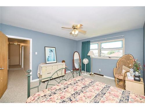 7205 Sharon Avenue, Niagara Falls, ON - Indoor Photo Showing Bedroom