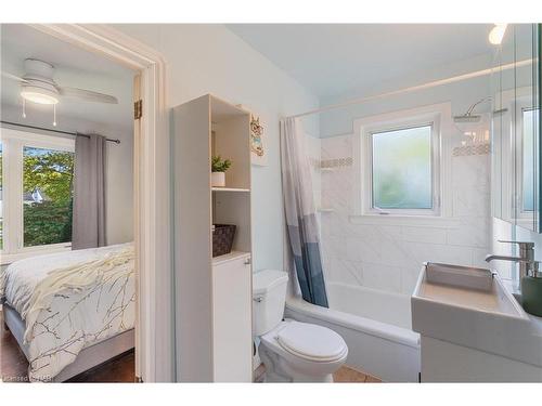 47 Beamer Avenue, St. Catharines, ON - Indoor Photo Showing Bathroom