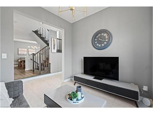 26 Crow Street Street, Welland, ON - Indoor Photo Showing Living Room