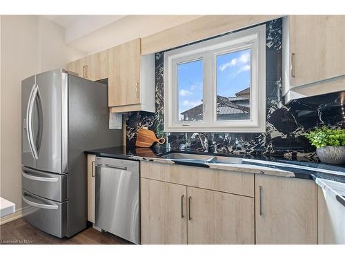 26 Crow Street Street, Welland, ON - Indoor Photo Showing Kitchen With Stainless Steel Kitchen