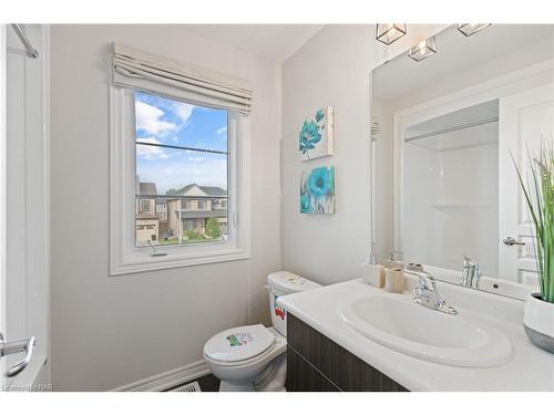 26 Crow Street Street, Welland, ON - Indoor Photo Showing Bathroom