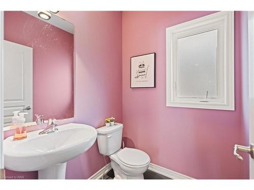 26 Crow Street Street, Welland, ON - Indoor Photo Showing Bathroom