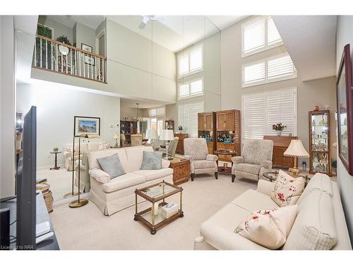 35-88 Lakeport Road, St. Catharines, ON - Indoor Photo Showing Living Room