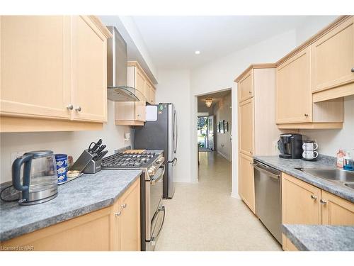 35-88 Lakeport Road, St. Catharines, ON - Indoor Photo Showing Kitchen