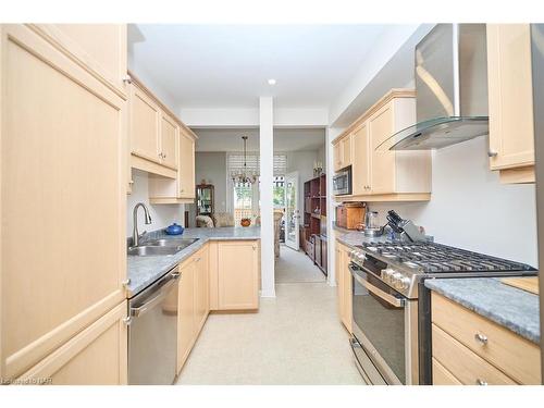 35-88 Lakeport Road, St. Catharines, ON - Indoor Photo Showing Kitchen With Double Sink