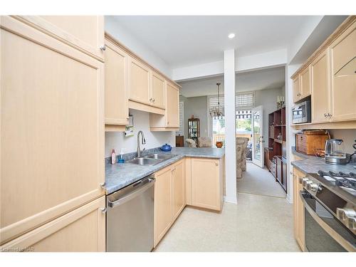 35-88 Lakeport Road, St. Catharines, ON - Indoor Photo Showing Kitchen With Double Sink