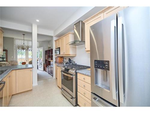 35-88 Lakeport Road, St. Catharines, ON - Indoor Photo Showing Kitchen