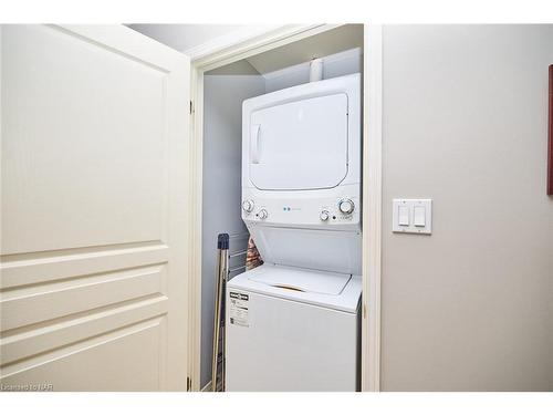 35-88 Lakeport Road, St. Catharines, ON - Indoor Photo Showing Laundry Room